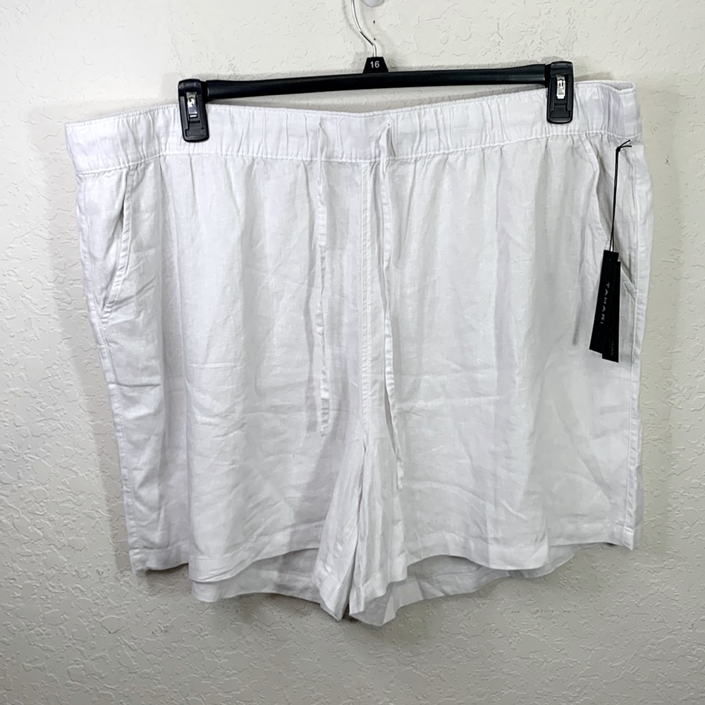 Tahari NWT white linen blend Bermuda shorts